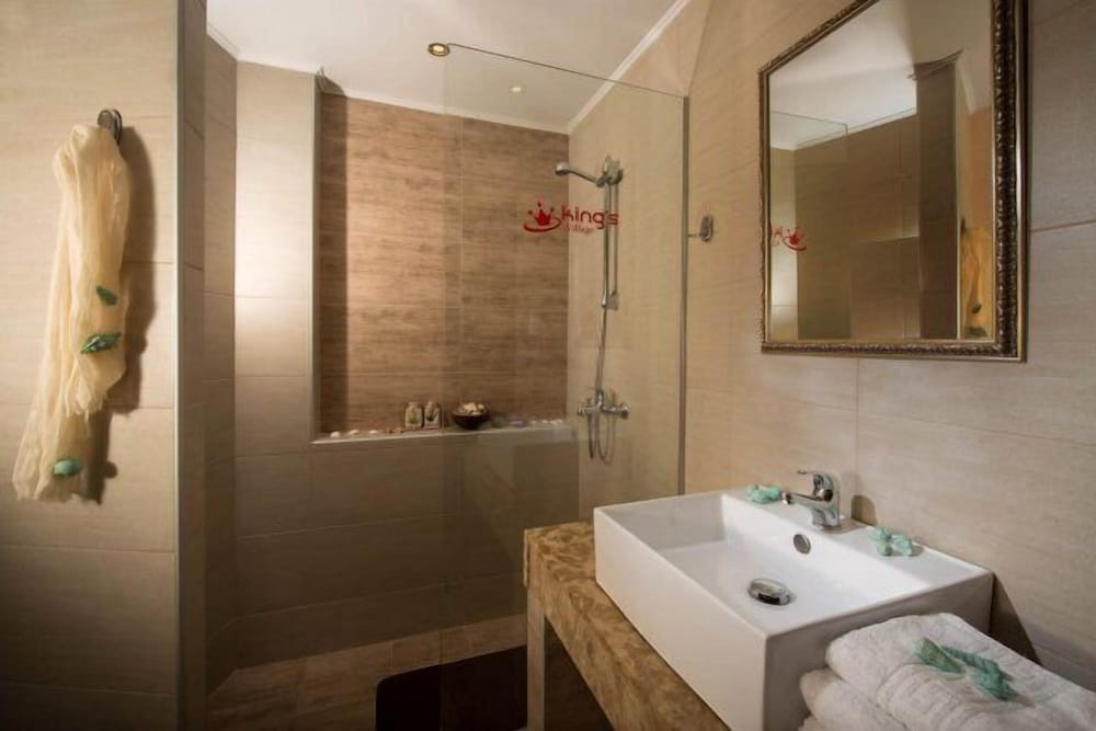 Фото King's Village Apartments