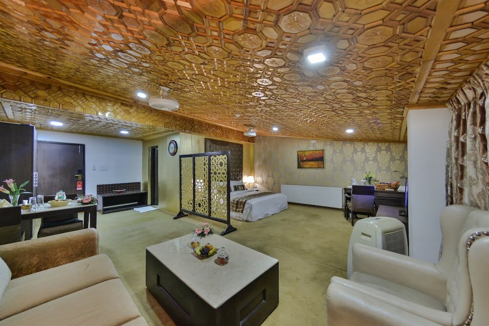 Фото Batra Hotel