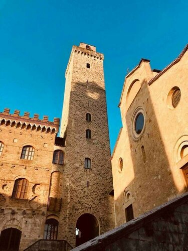 Апартаменты Stylish Luxury Loft Sleeps 4 San Gimignano Tuscany в Сан-Джиминьяно