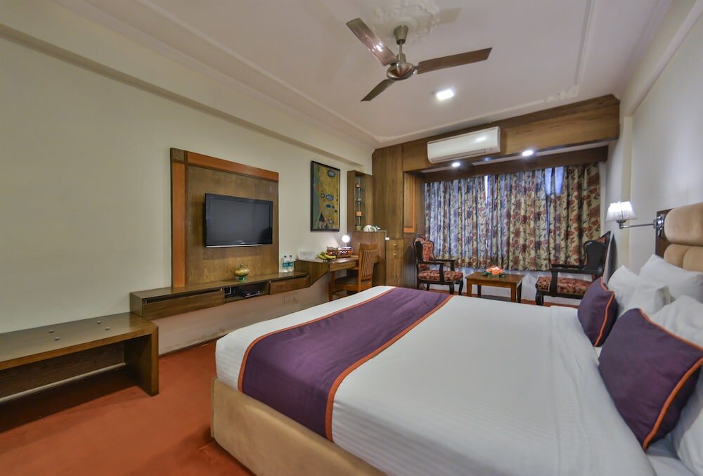Фото Batra Hotel