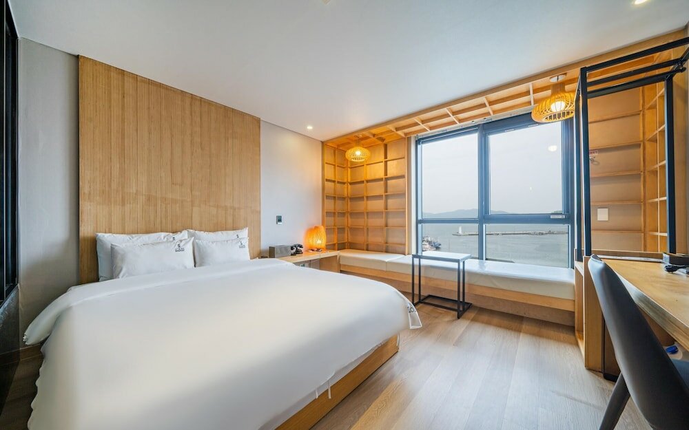 Фото Changwon Jinhae Lewis Hotel