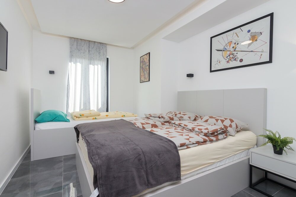 Фото Deluxe Feliciano Apartments