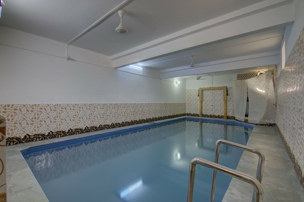 Фото Hotel heera Court