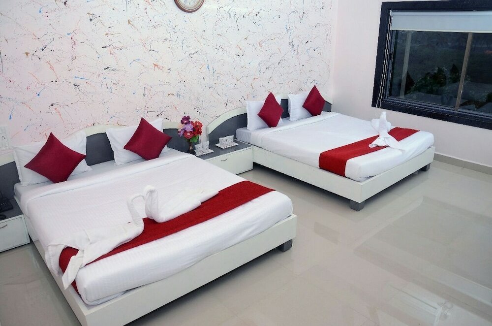 Фото Hotel Surbhi