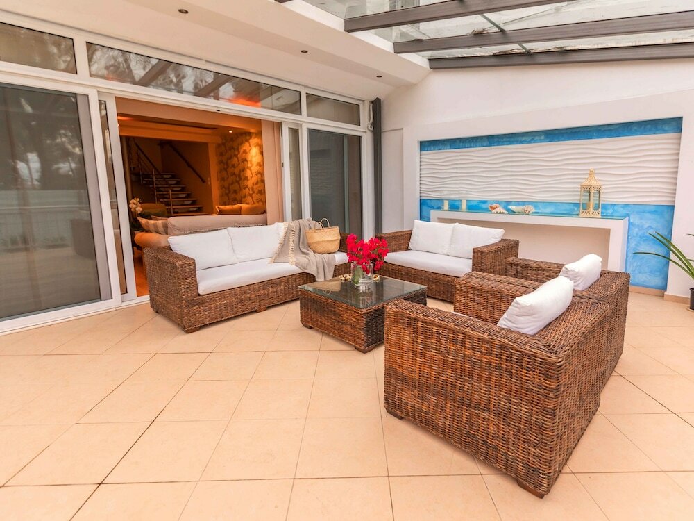 Фото A Private Haven: Hera with Secluded Pool and Garden