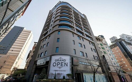 Гостиница Suwon Guundong Cinema в Ыйване