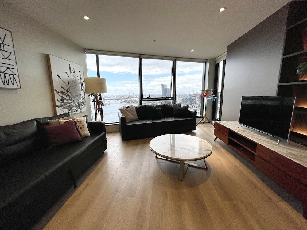 Фото Readyset Apartments Stadium South