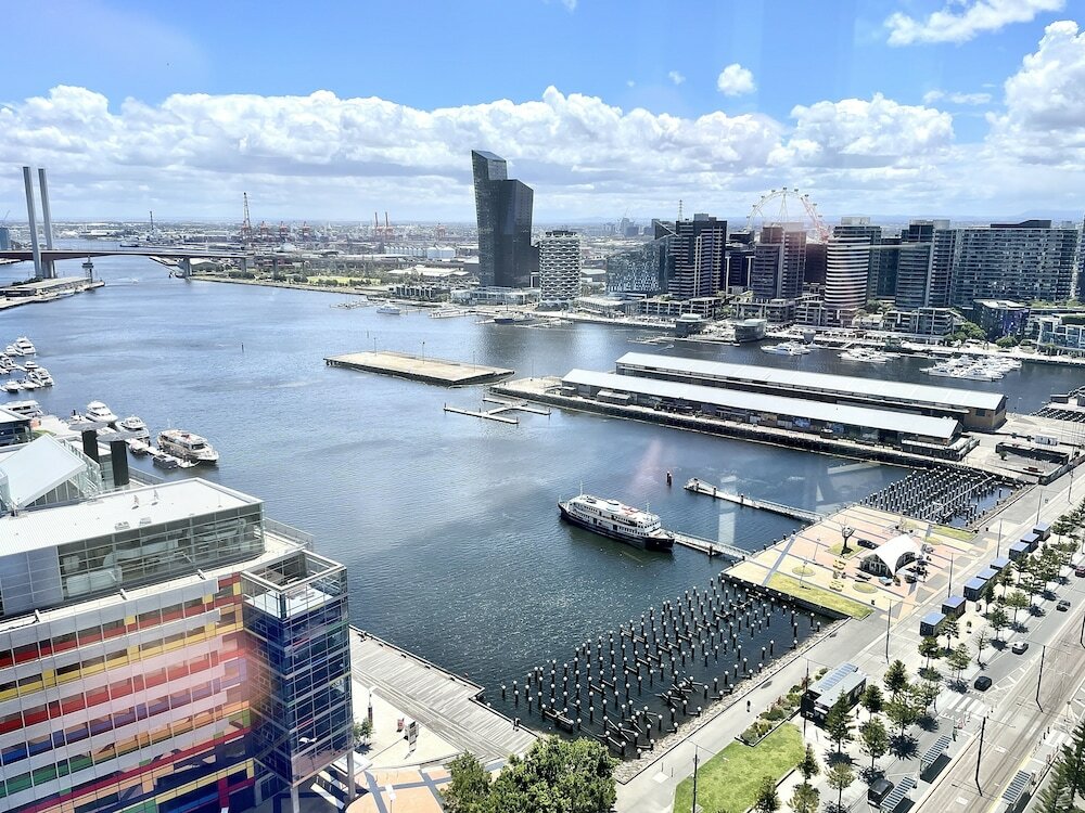 Фото Readyset Apartments Stadium South