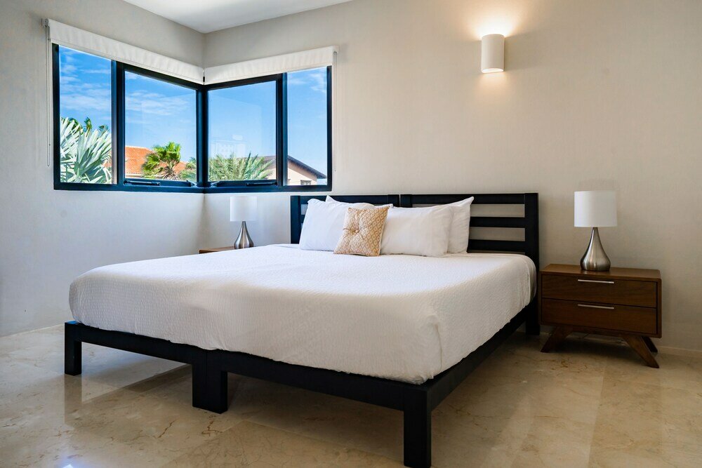 Фото Stunning Villa With Infinity Pool & Outdoor Kitchen! Across From Marriott!