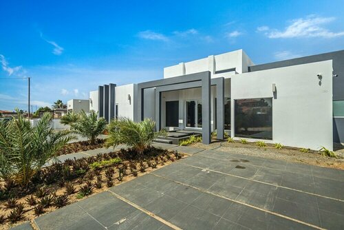 Гостиница Grand Modern Villa 6-bedroom! Brand New! Heated Jacuzzi! в Ноорде
