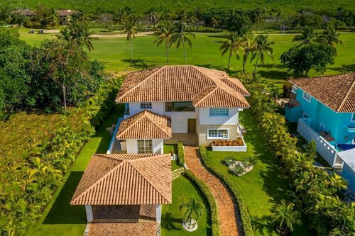 Гостиница Beautiful 5-bdr 2 Levels Villa for Rent in Punta Cana - Golf Front With Pool Jacuzzi Maid