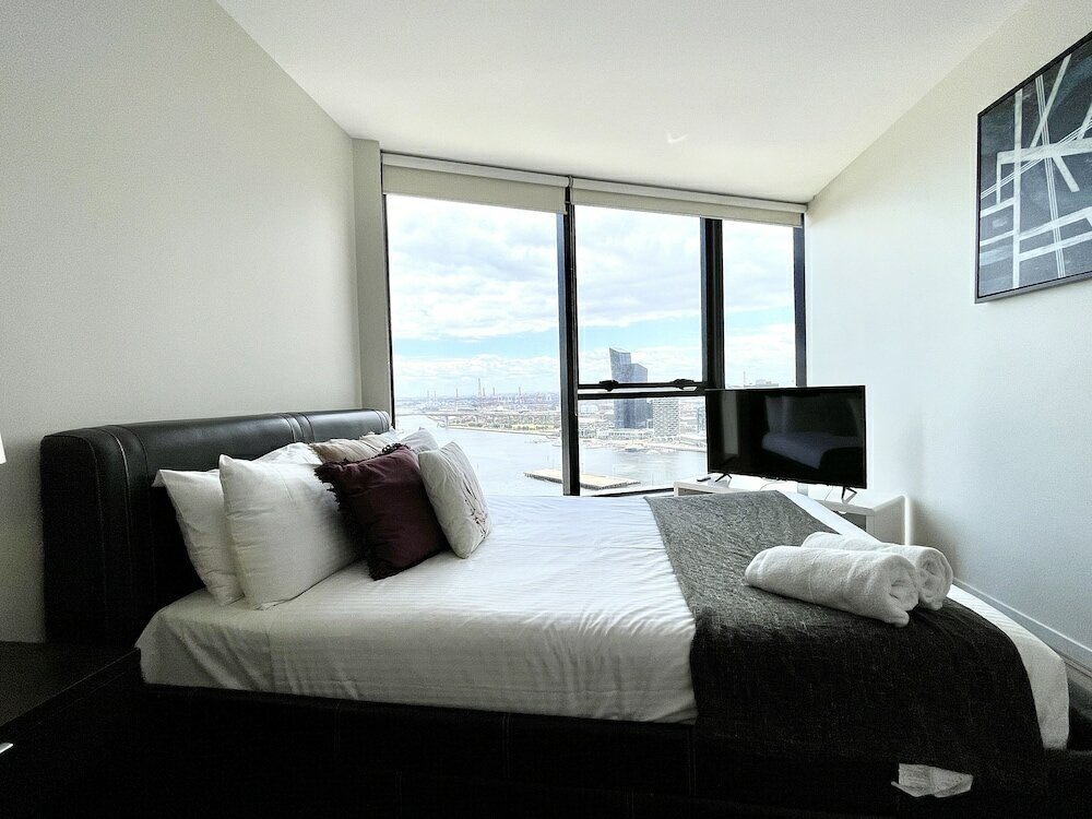 Фото Readyset Apartments Stadium South