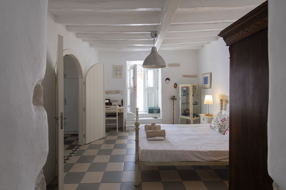 Фото Traditional stonebuilt house