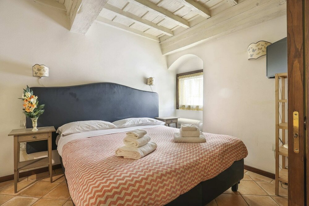 Фото San Lorenzo Apartment-hosted by Sweetstay