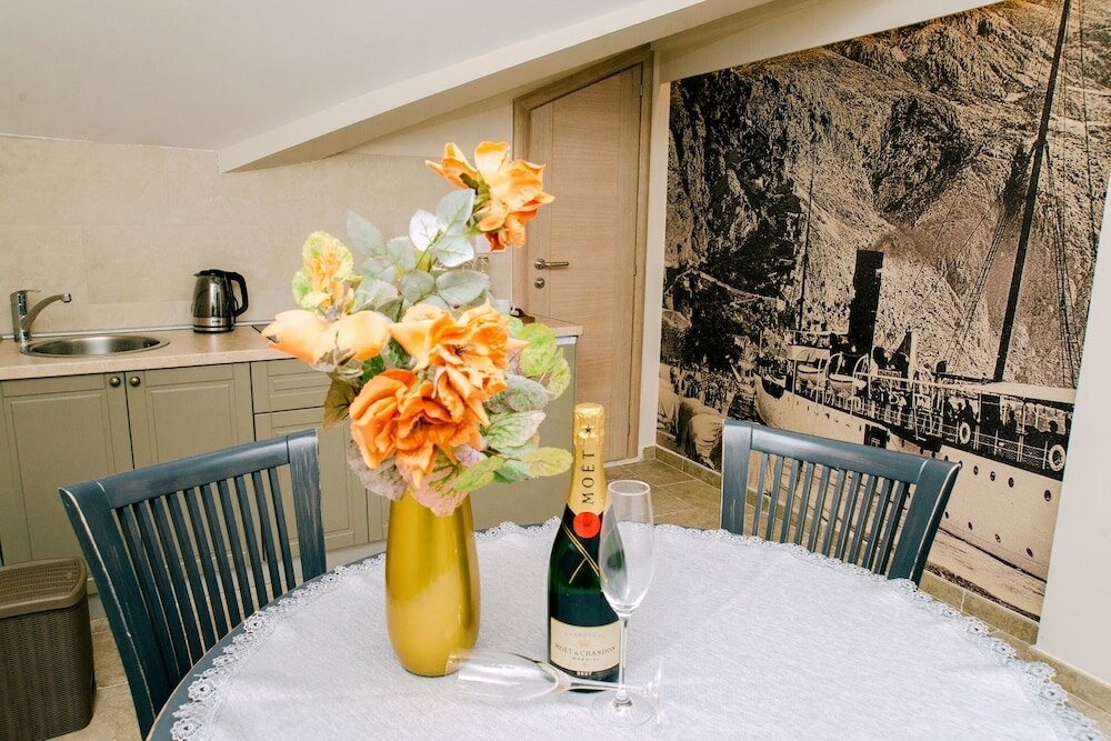 Фото D & Sons Apartments