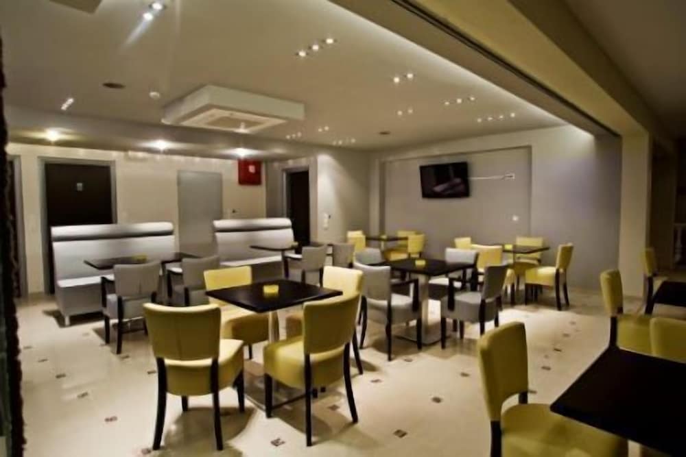 Фото Rg Status Hotel