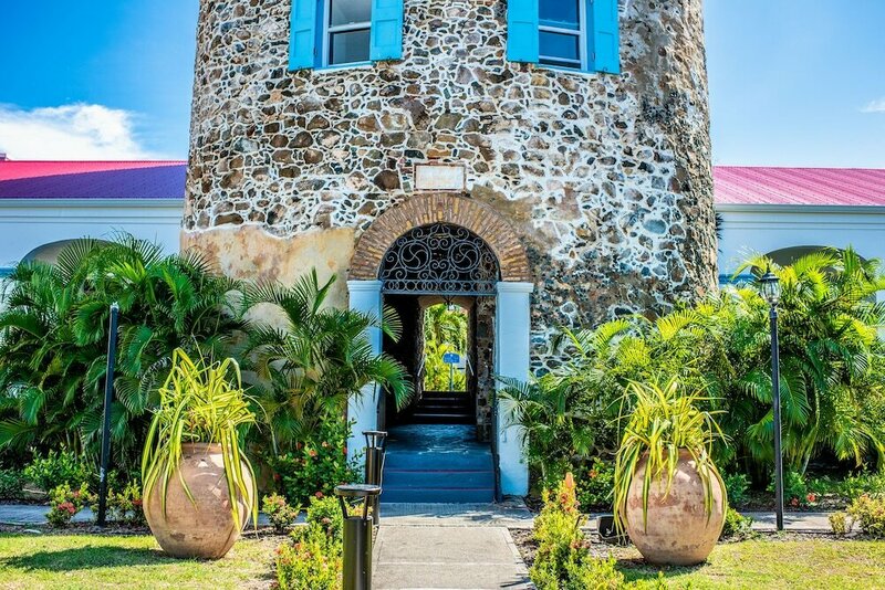 Гостиница Hilltop Villas at Bluebeard's Castle by Capital Vacations
