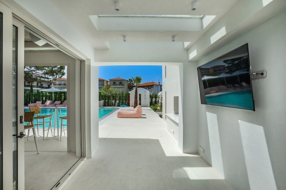 Фото Cocoons Luxury Suites & Villas