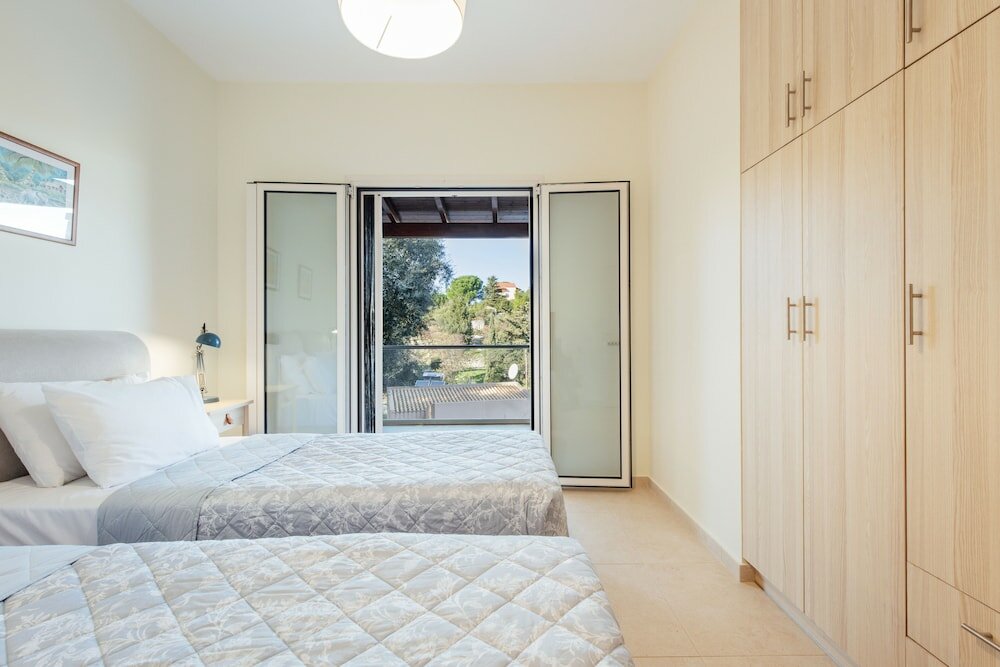 Фото Villa Breeze & Villa Coco by Konnect Avlaki Beach