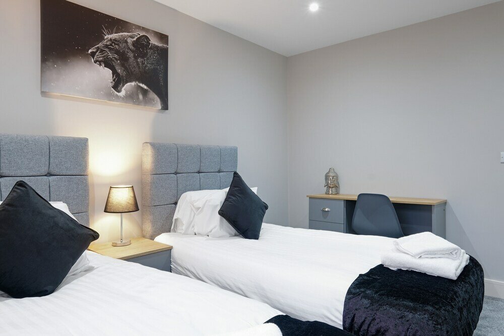 Фото Crown Place 2 & 3 Bedroom Luxury Apts