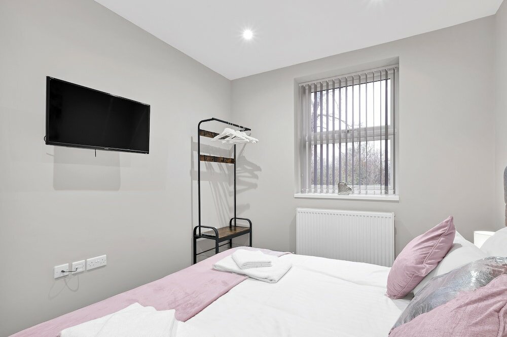 Фото Crown Place 2 & 3 Bedroom Luxury Apts