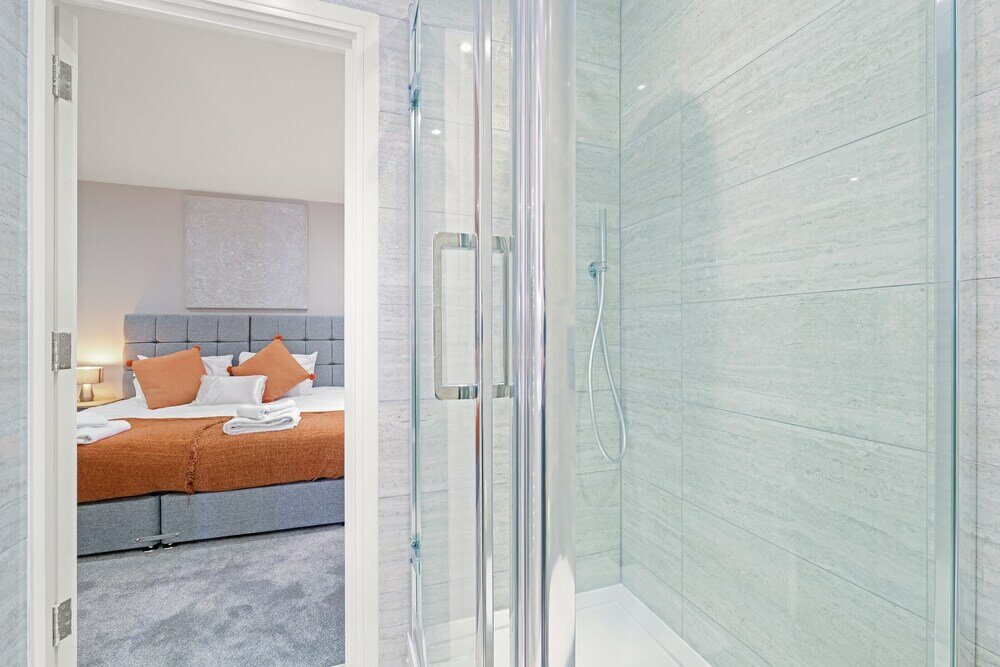 Фото Crown Place 2 & 3 Bedroom Luxury Apts