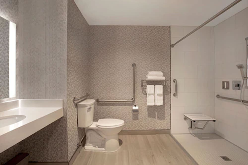 Фото Great Blue Heron Hotel