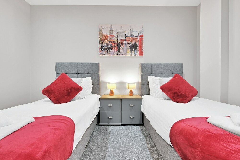 Фото Crown Place 2 & 3 Bedroom Luxury Apts