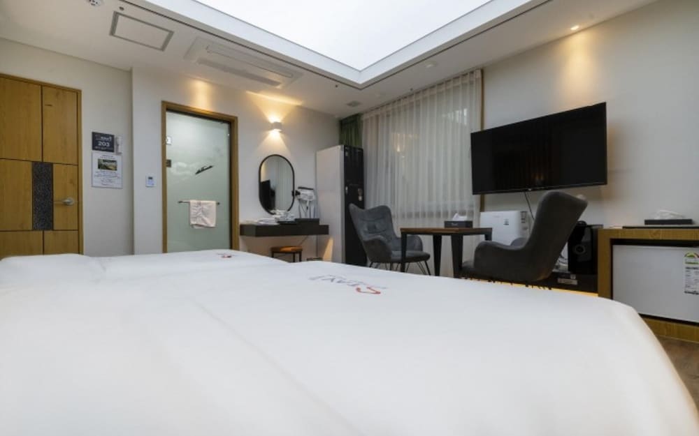 Фото Gwangju Acc Stay Hotel