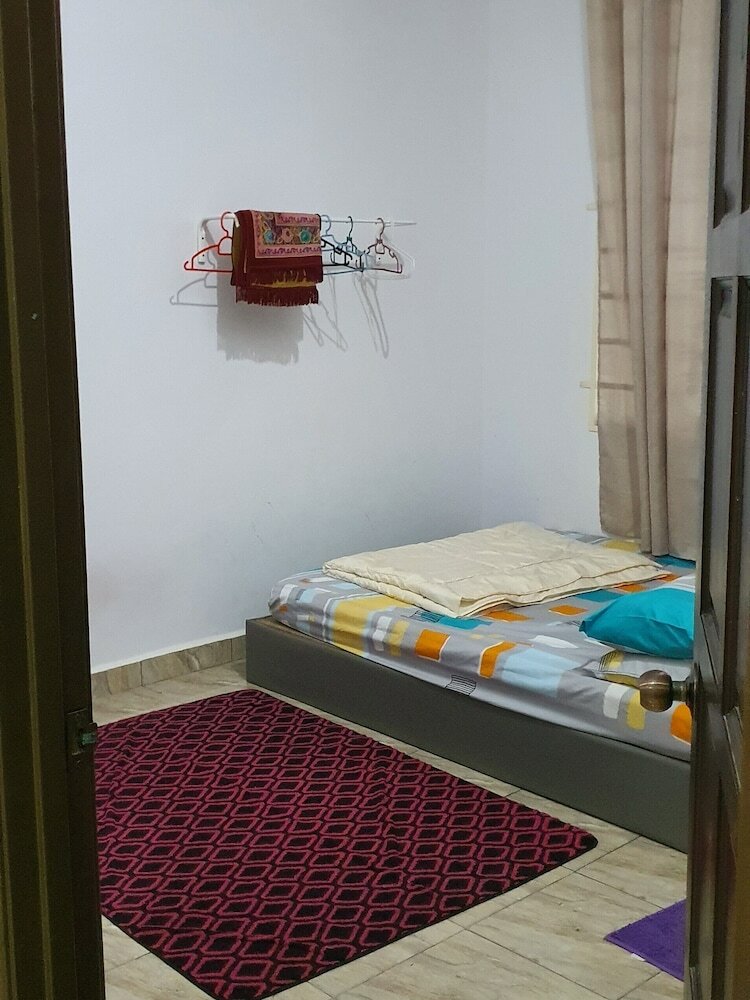 Фото Oyo Home 90496 Delima Homestay