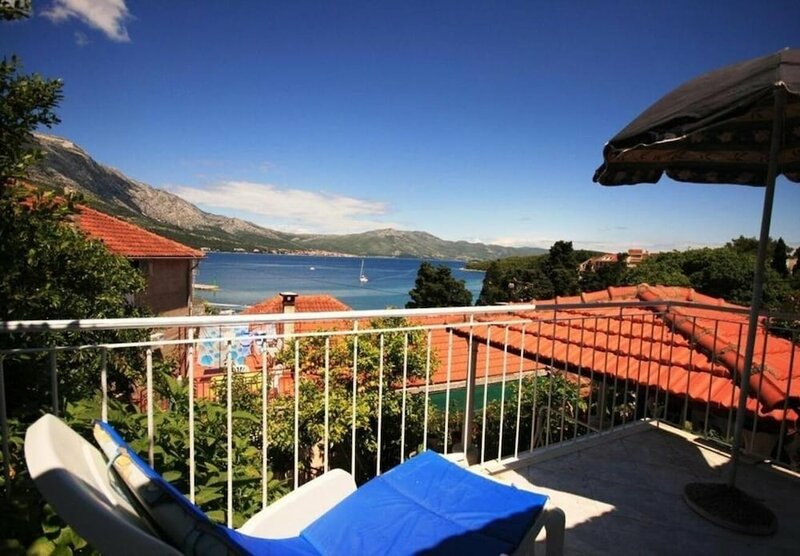 Гостиница Vedro - 50 m From sea - 1- Red в Корчуле