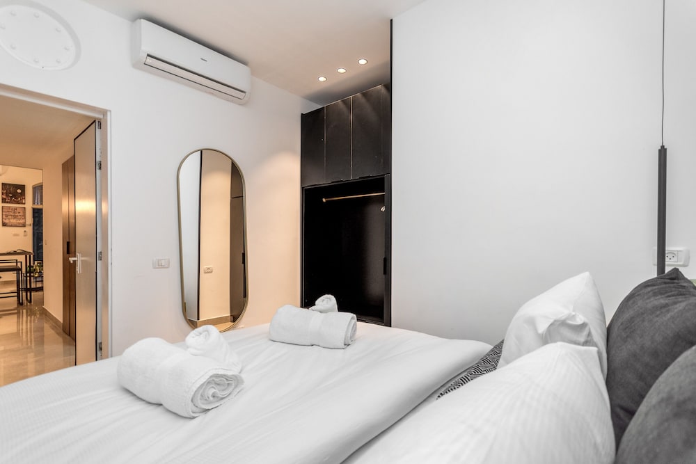 Фото Modern 1 Bdr with balcony