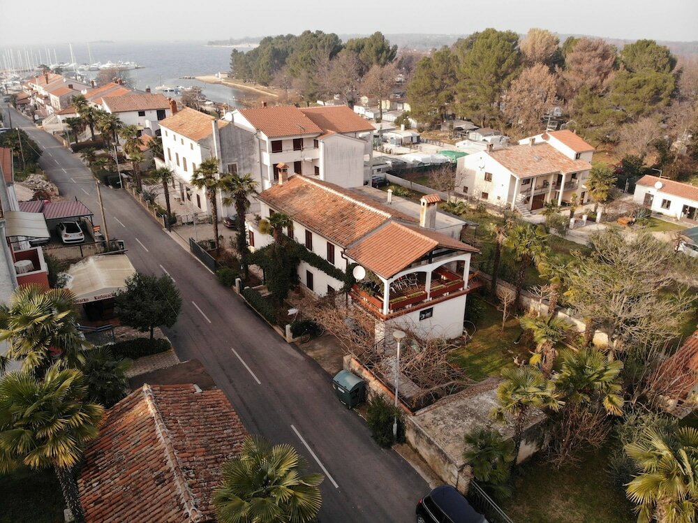 Фото Anamarija Apartments close to the beach