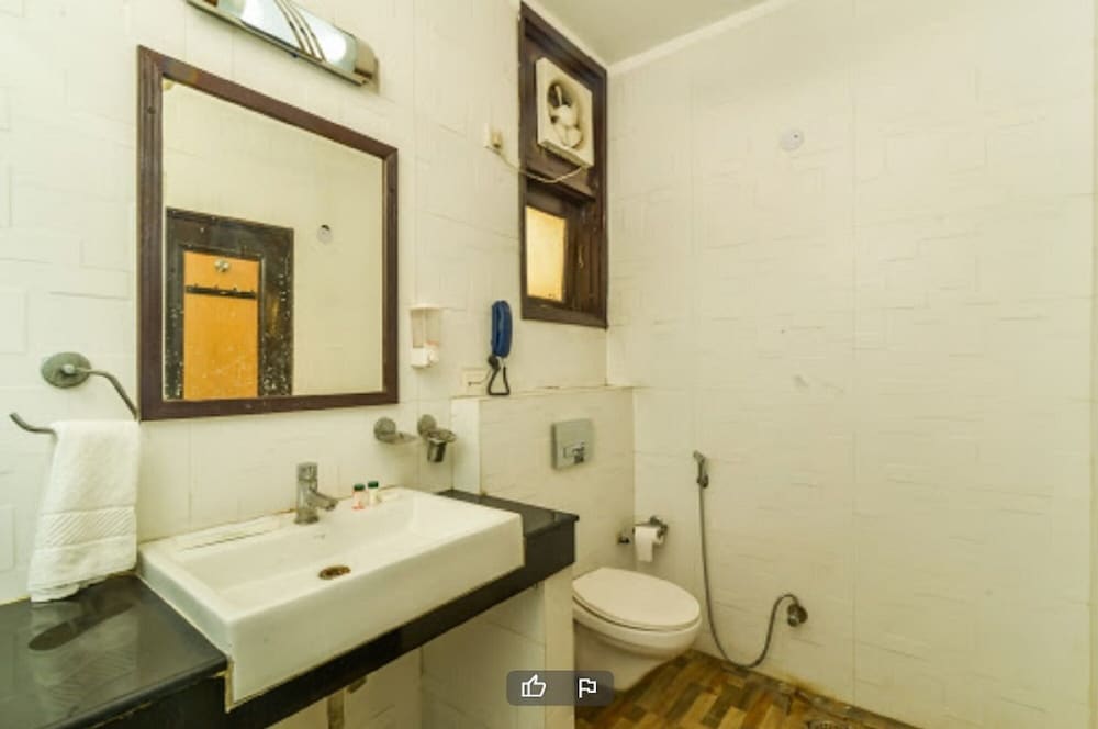 Фото Ikon Residency Near Fortis Escorts Hospital