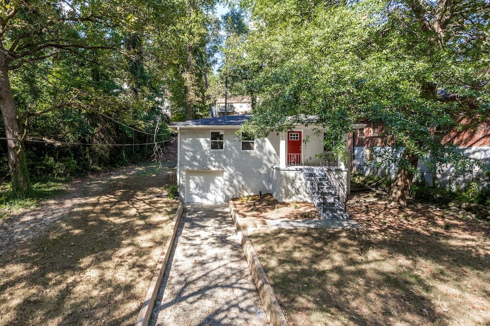 Фото The Gamer-4br Home-Near Everything Atl