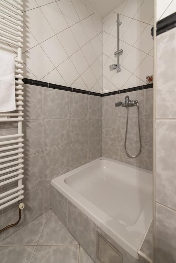 Фото Snjeza - Spacious & Comfortable - A1