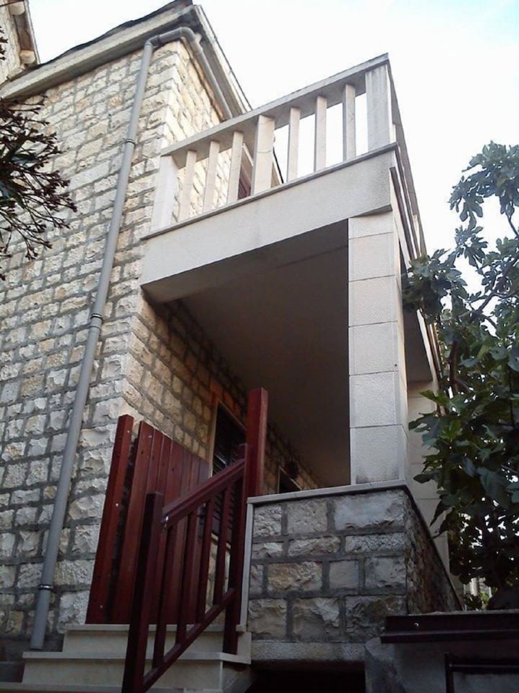 Фото Bobi - 50 m From Beach - H