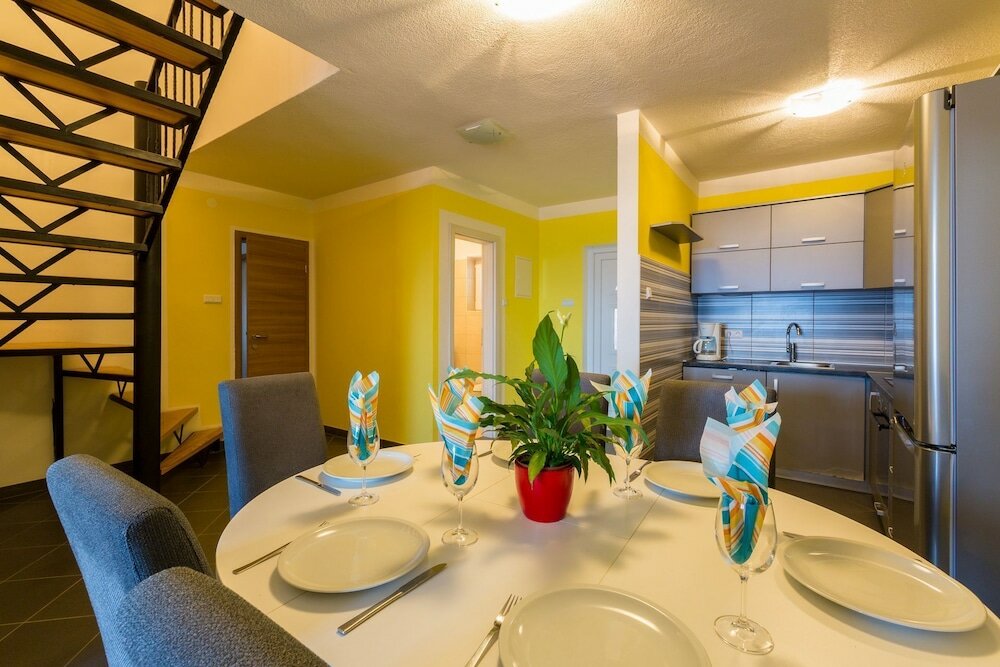 Фото Tomica - Open Pool - A4 Dvoetažni