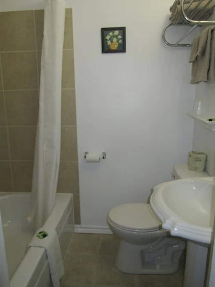 Фото Edgewater Motel & Campground