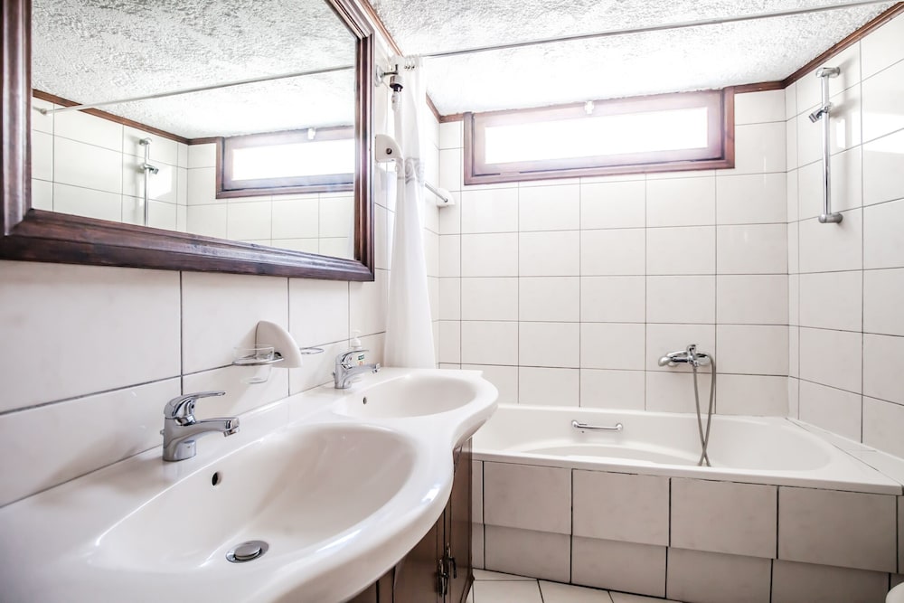 Фото Elia Woodstone Houses