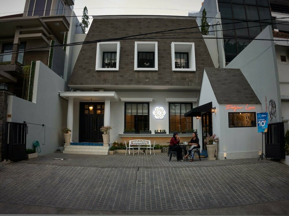 Hotel Mooi House by Ziri, Surabaya, photo