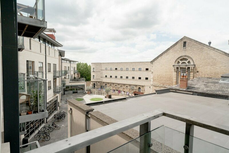 Гостиница Oxford Castle View Apartment в Оксфорде
