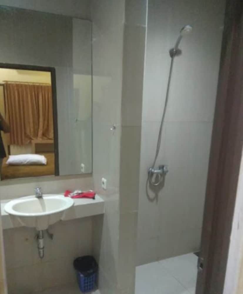 Фото Soerabaja Place Guest House