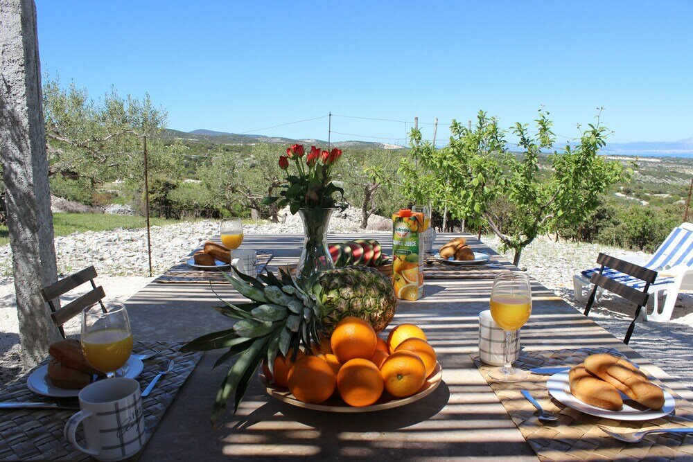 Фото Robinson House Dubrova