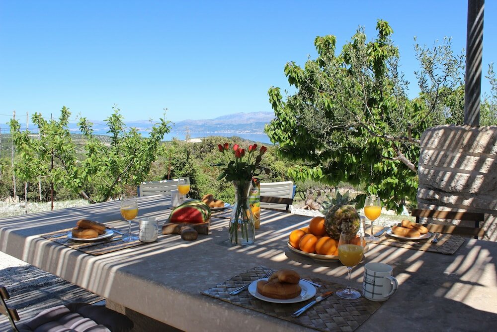 Фото Robinson House Dubrova