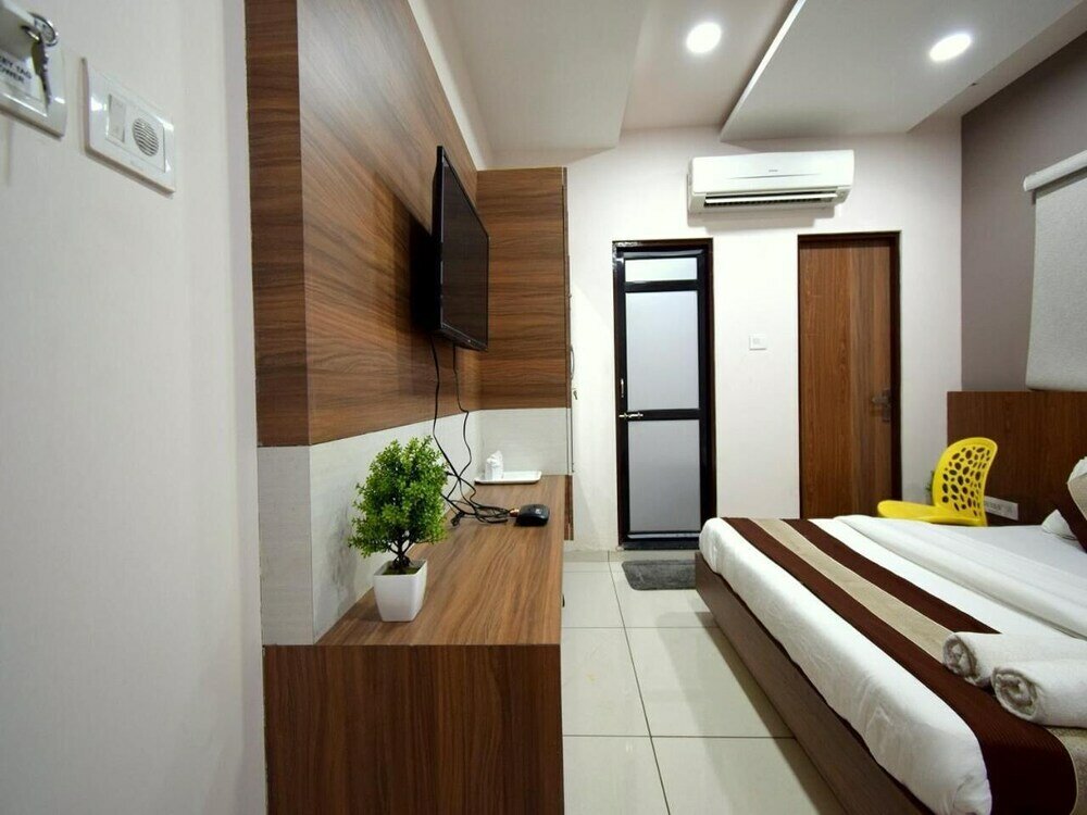 Фото Отель Embassy