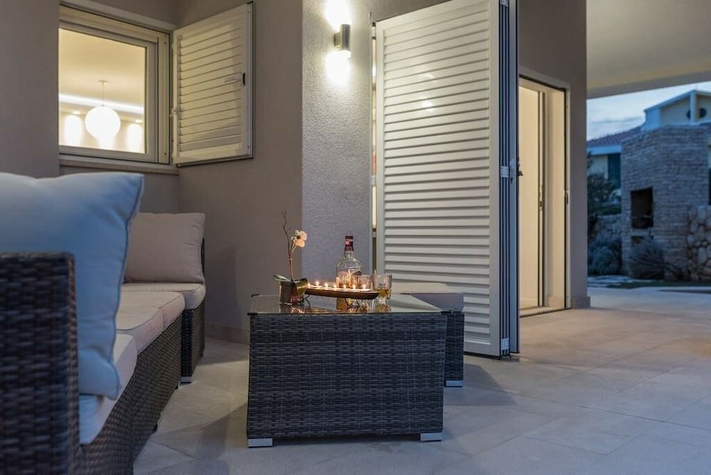 Фото Luxury Villa White Rose with the Pool