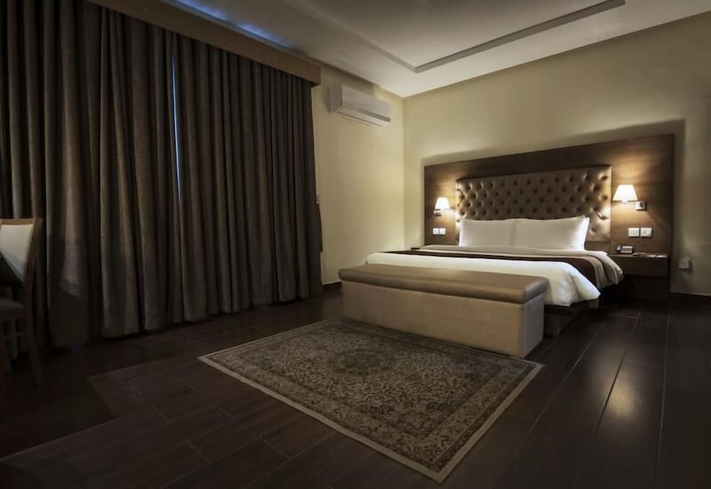 Фото Отель One Tariq Road