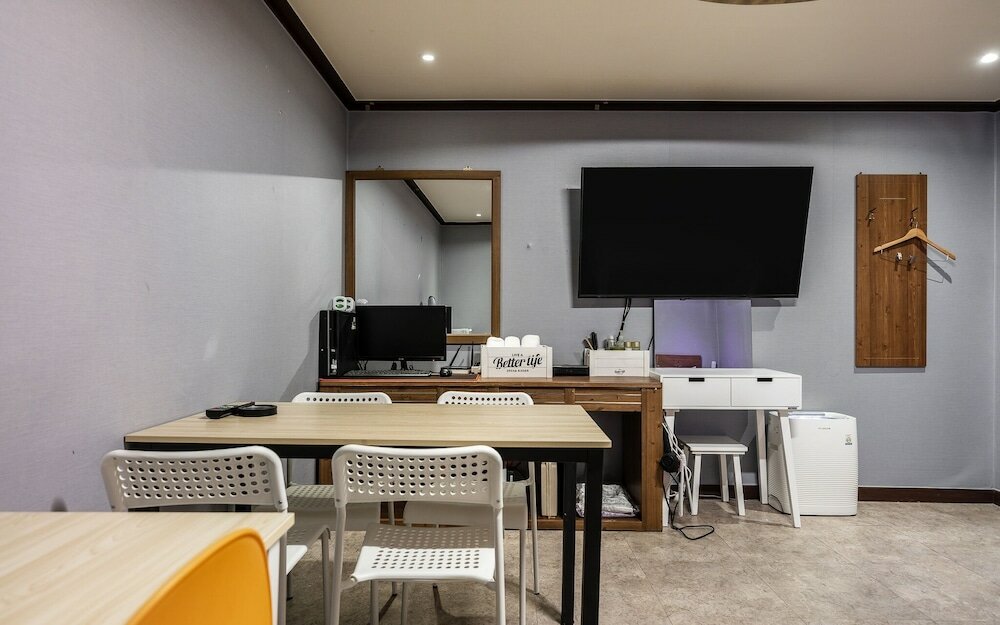 Фото Incheon Black Hole