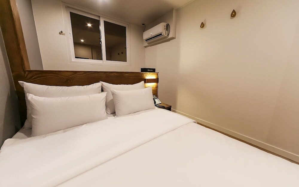 Фото Changwon Jinhae Hotel Lrui